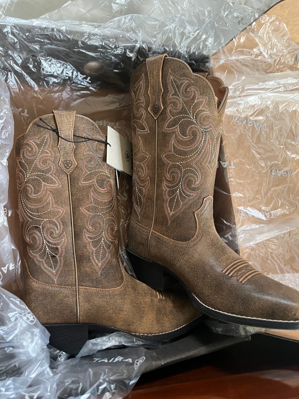 NWT Ariat Rustic Tan Western Embroidered Heeled Boot 8.5W